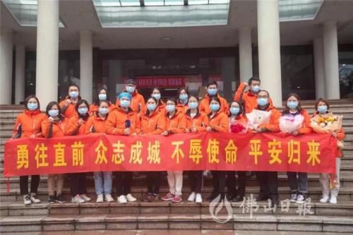 武汉加油|众志成城，，同心抗疫，，佩安婷用行动誊写社会责任